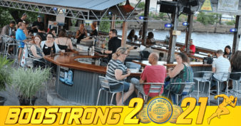 ប្រជាជនទីក្រុង ម៊ែលបន ប្រមូលផ្តុំគ្នានៅហាងស្រា និងភោជនីយដ្ឋាន ហ៊ោកញ្ជ្រៀវ ទះដៃ អបអរ ខណៈទីក្រុងនេះដកការចាក់សោរដែលយូរជាងគេបំផុតលើលោក