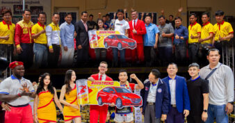 ប៊ូសស្រ្តងជួយអ្នកខ្លាំងគុនខ្មែរ ២រូបហើយ ឱ្យឡាន ២គ្រឿង ចុះឡានទី៣ អាចជាកីឡាករណា?