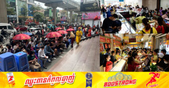 ពលរដ្ឋវៀតណាមច្រើនកុះករនាំគ្នាសម្រុកទៅទិញមាស នៅថ្ងៃនេះ ដែលពួកគេចាត់ទុកថា ជាថ្ងៃទេវតាទ្រព្យ “God of Wealth Day” ដើម្បីនាំលាភសំណាង